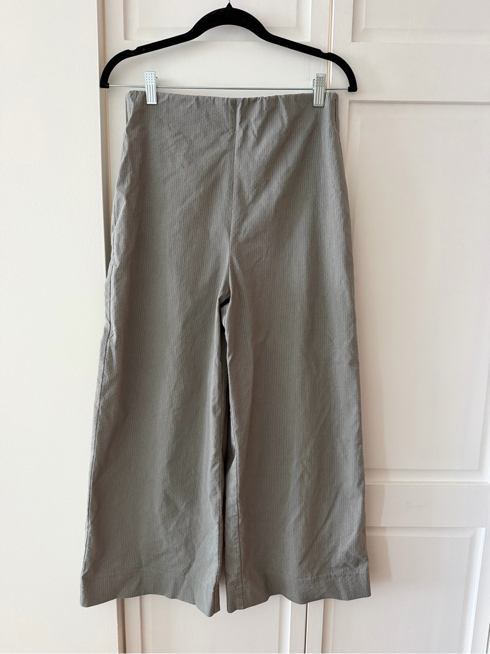 Grey Pinstripe High-Rise Wide Leg Elastic Waist Cropped Pants Like new - Picture 2 of 11